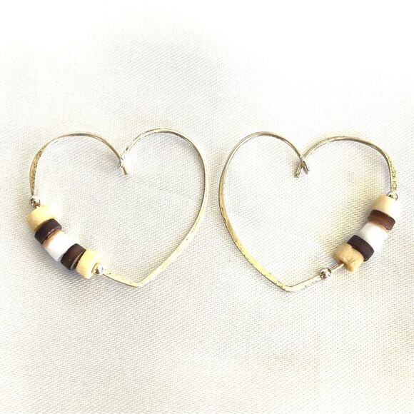 LG Beautiful Silver Heart Hoop 1 1/2” Dangle Earrings - Picture 1 of 5
